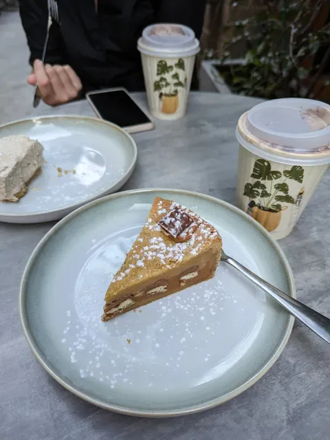 13 Bees Bakery