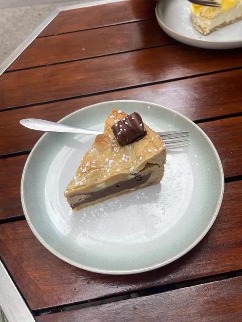 13 Bees Bakery