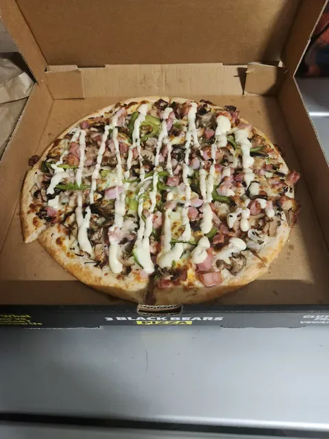 3 Black Bears Pizza Tingalpa