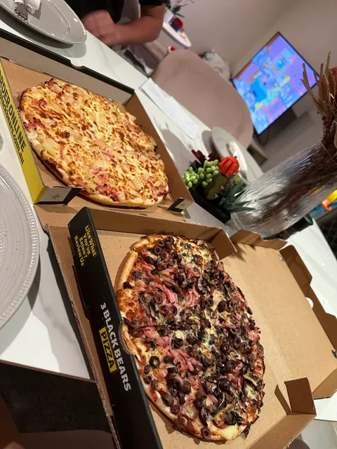 3 Black Bears Pizza Tingalpa