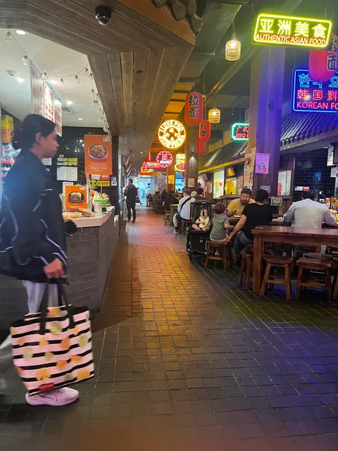 8 Street Mt Gravatt 八號胡同