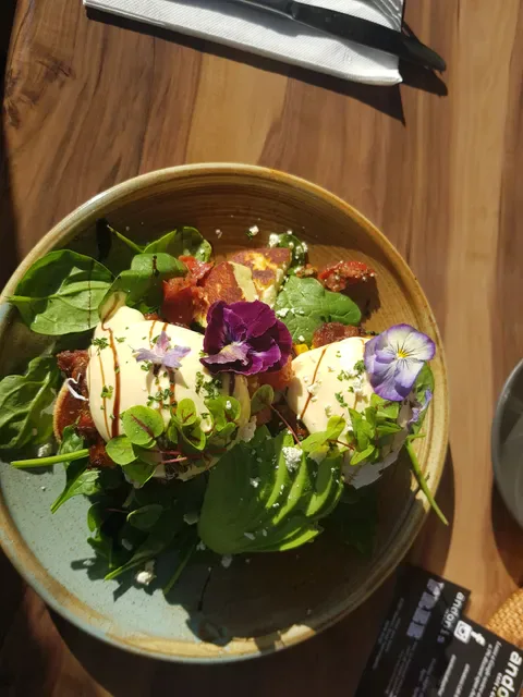 Andonis Cafe & Bar, Yeerongpilly