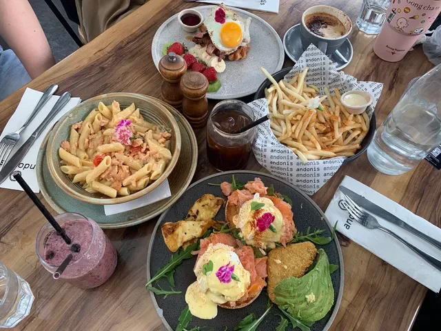 Andonis Cafe & Bar, Yeerongpilly