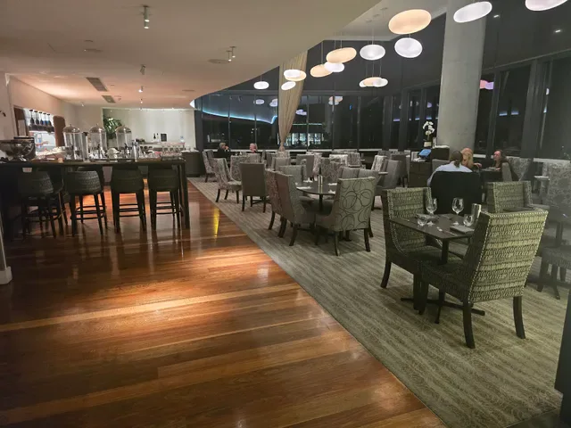 Apron Bar & Restaurant