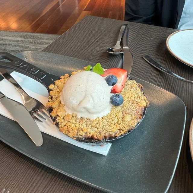 Apron Bar & Restaurant