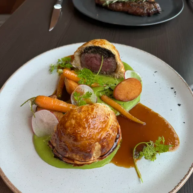 Apron Bar & Restaurant