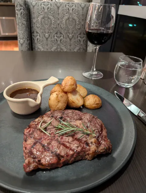 Apron Bar & Restaurant