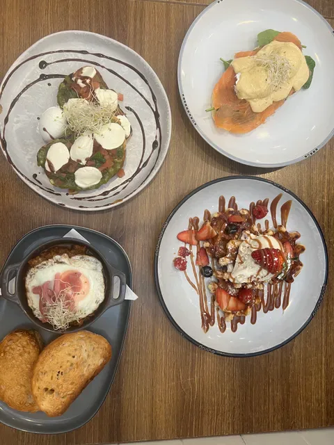 Cenzo's Cafe + Bar