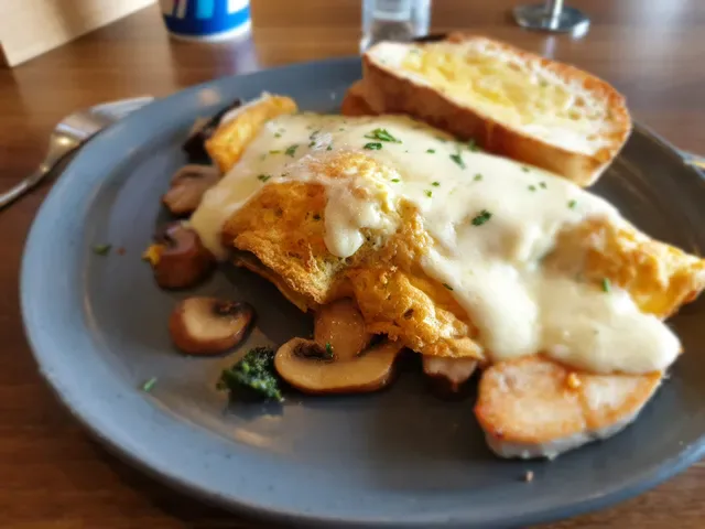 Cenzo's Cafe + Bar