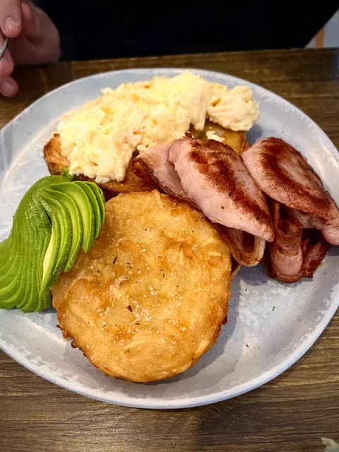 Cenzo's Cafe + Bar