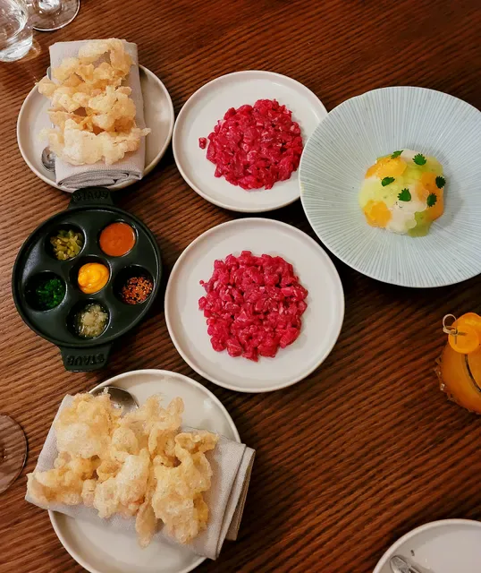 C'est Bon Restaurant & Le Bon Bar