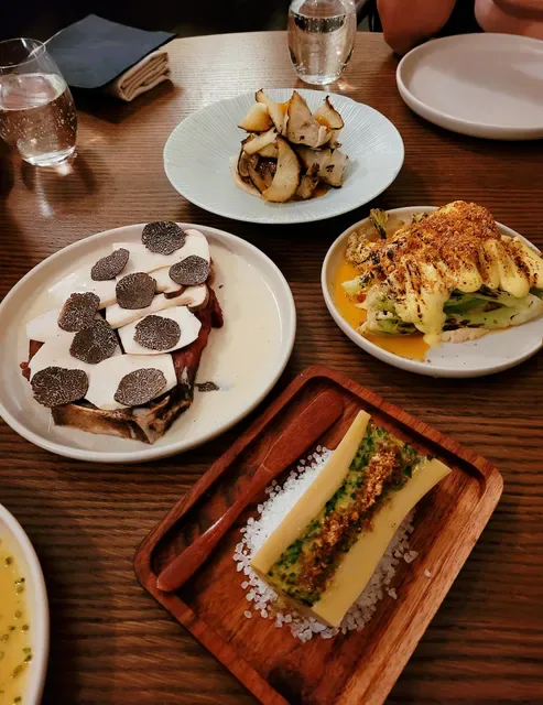 C'est Bon Restaurant & Le Bon Bar
