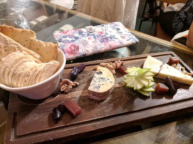 CRU Bar & Cellar