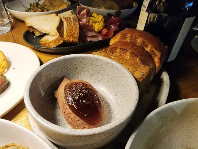 CRU Bar & Cellar