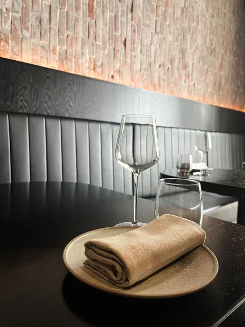 Essa Restaurant & Wine Bar