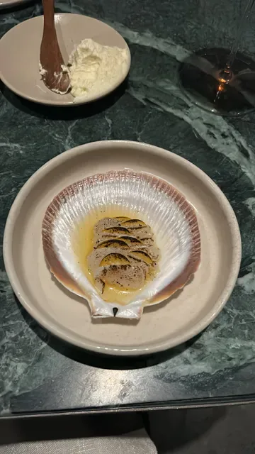 Essa Restaurant & Wine Bar