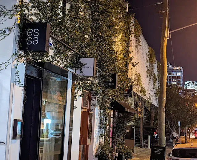 Essa Restaurant & Wine Bar