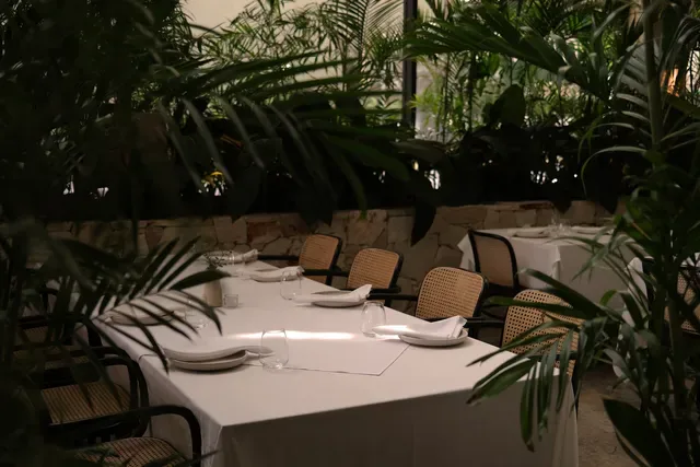 Evra Restaurant & Bar