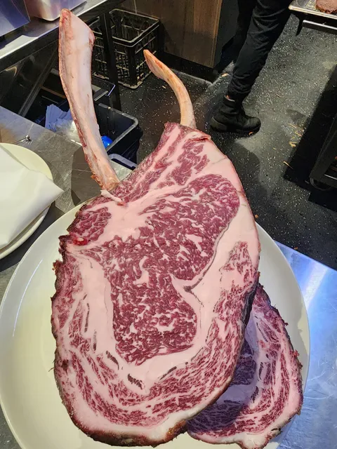 Fatcow on James St