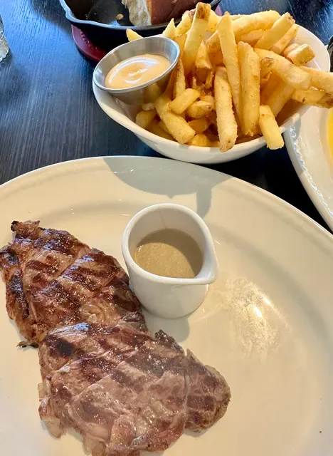 Fosh Bar & Restaurant