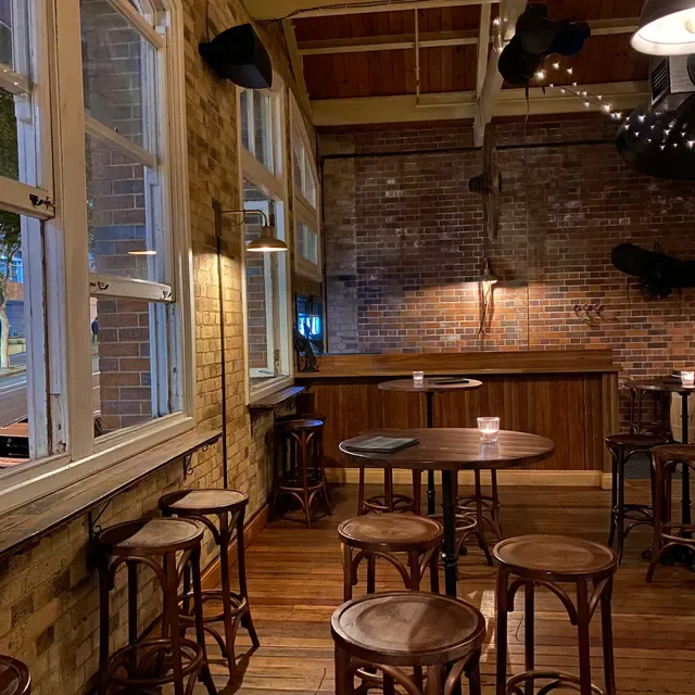 Frog's Hollow Saloon
