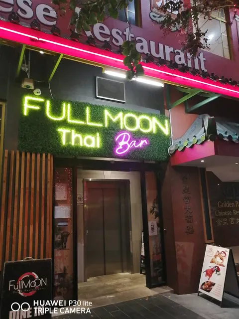 Fullmoon Bar & Restaurant