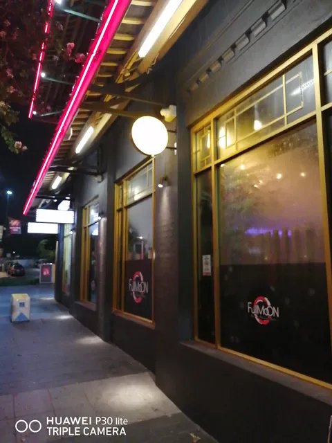 Fullmoon Bar & Restaurant