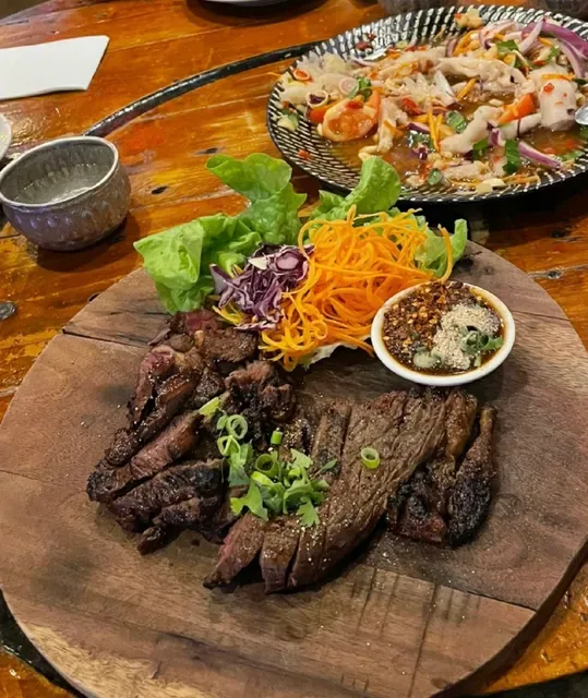 Fullmoon Bar & Restaurant