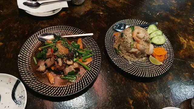 Fullmoon Bar & Restaurant