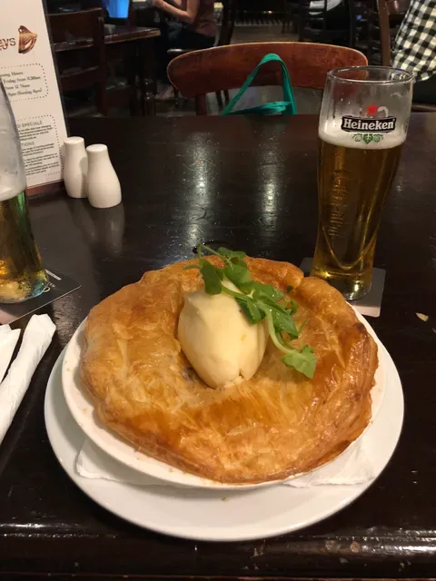 Gilhooleys