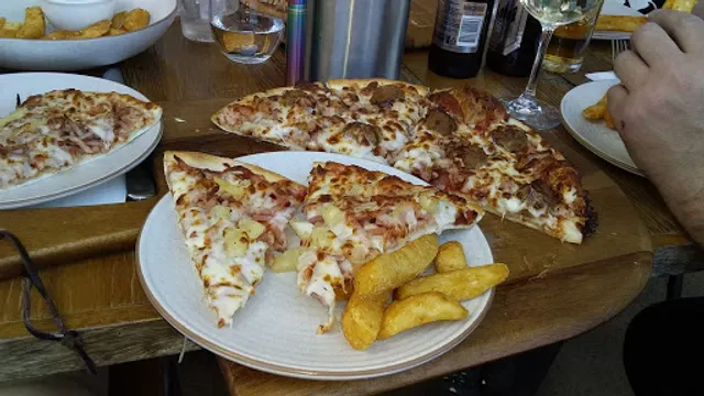 Gusto's Gourmet Pizza & Pasta CARINDALE