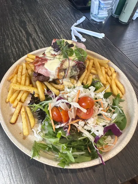H CAFE & BAR Portside