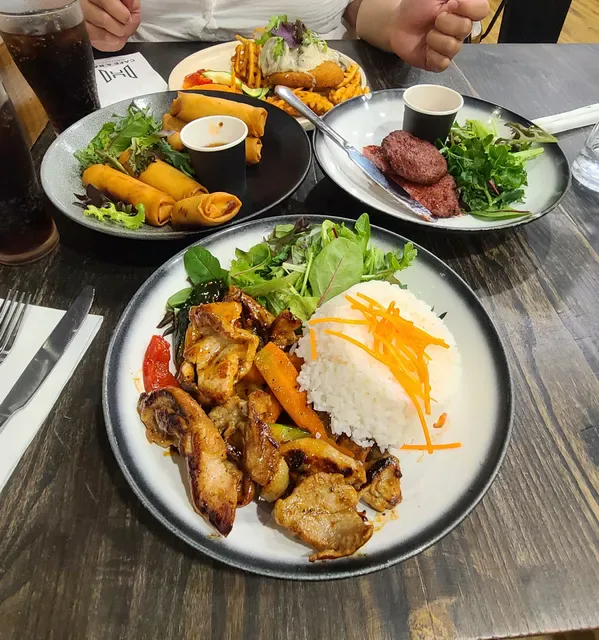 H CAFE & BAR Portside