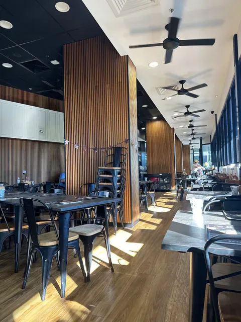 H CAFE & BAR Portside
