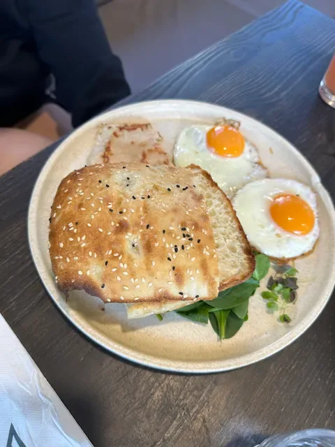 H CAFE & BAR Portside