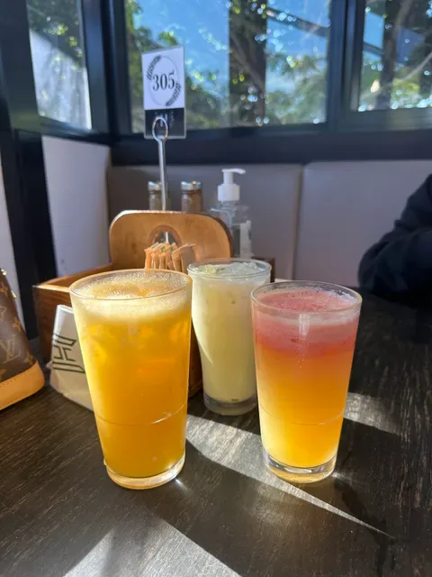 H CAFE & BAR Portside