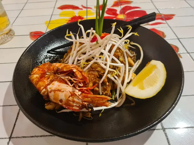 Jumbo Thai Restaurant & Bar