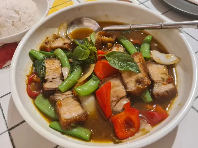 Jumbo Thai Restaurant & Bar
