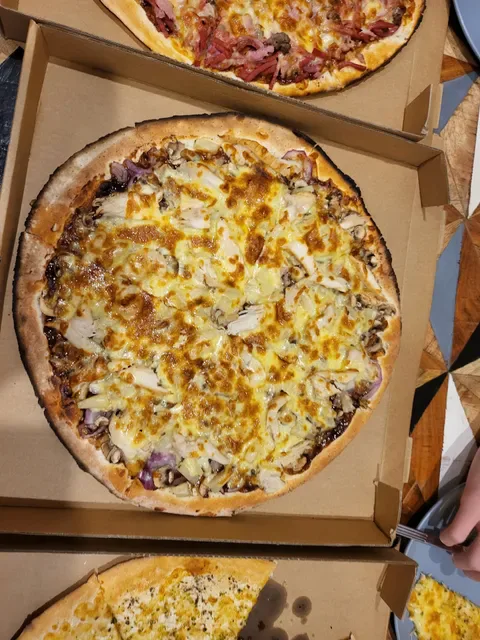 La Pizzeria Traditional Wood Fire Pizza