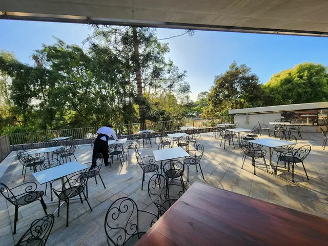 Lakeside Cafe