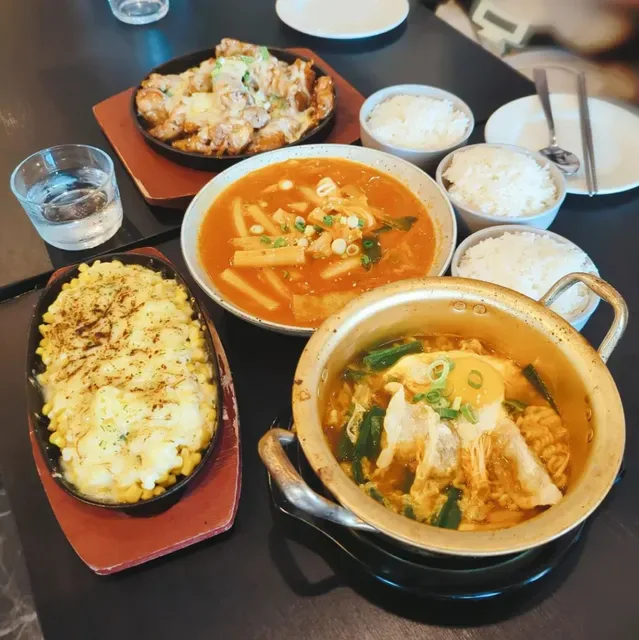 Lalaland Cafe and Korean Restaurant