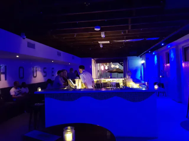 Les Bubbles Steakhouse