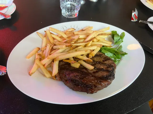 Les Bubbles Steakhouse