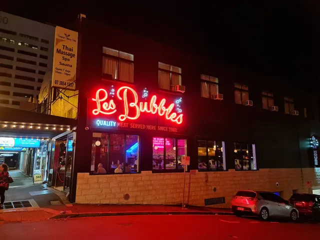 Les Bubbles Steakhouse