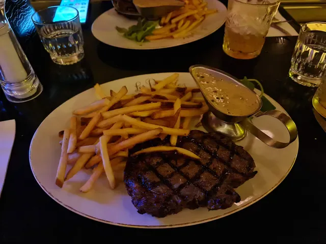 Les Bubbles Steakhouse