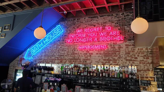 Les Bubbles Steakhouse