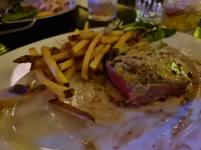 Les Bubbles Steakhouse