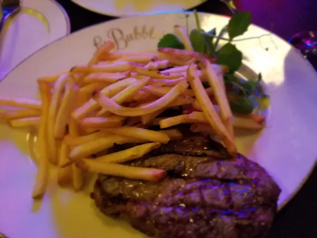 Les Bubbles Steakhouse