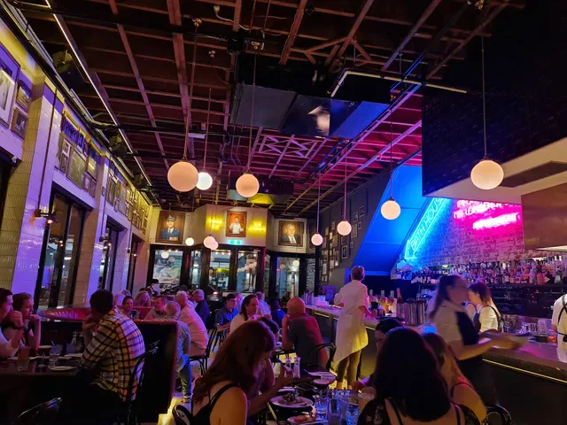Les Bubbles Steakhouse