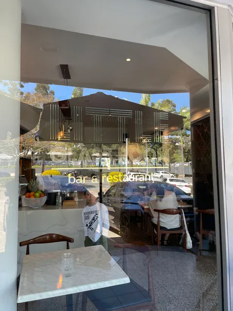 Little Glass Room Bar & Restaurant